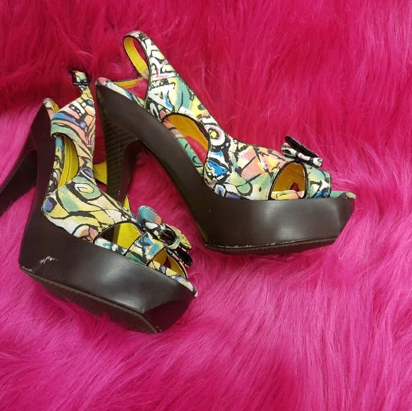 Heels - Picture 2 of 3